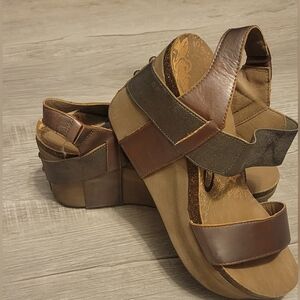 Brown Leather Women's Wedge Sandals. Size 8